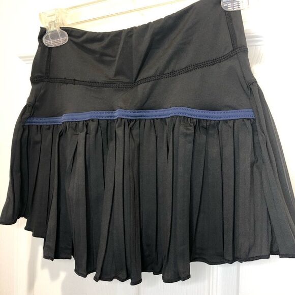 NWOT Black tennis sport skirt with skort, size small - Picture 5 of 6